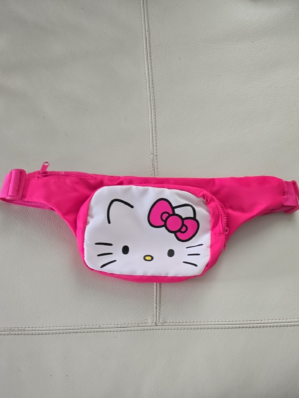 💕 NWOT Hello Kitty Hot Pink/ Fuscia Belt Bag Fanny Pack Many Pockets Bioworld